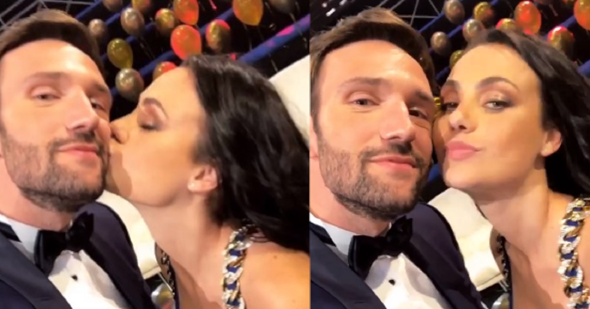 Spunta la dedica speciale a Rosalinda Cannavò e Andrea Zenga da parte di un amico speciale. Spunta la dedica speciale a Rosalinda Cannavò e Andrea Zenga da parte di un amico speciale.