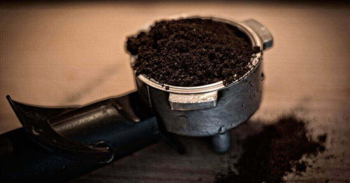 Non buttare i fondi di caffè usati: puoi riutilizzarli così Non buttare i fondi di caffè usati: puoi riutilizzarli così