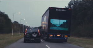 Samsung inventa la schermata per camion che ti permetterà di vedere quando superare