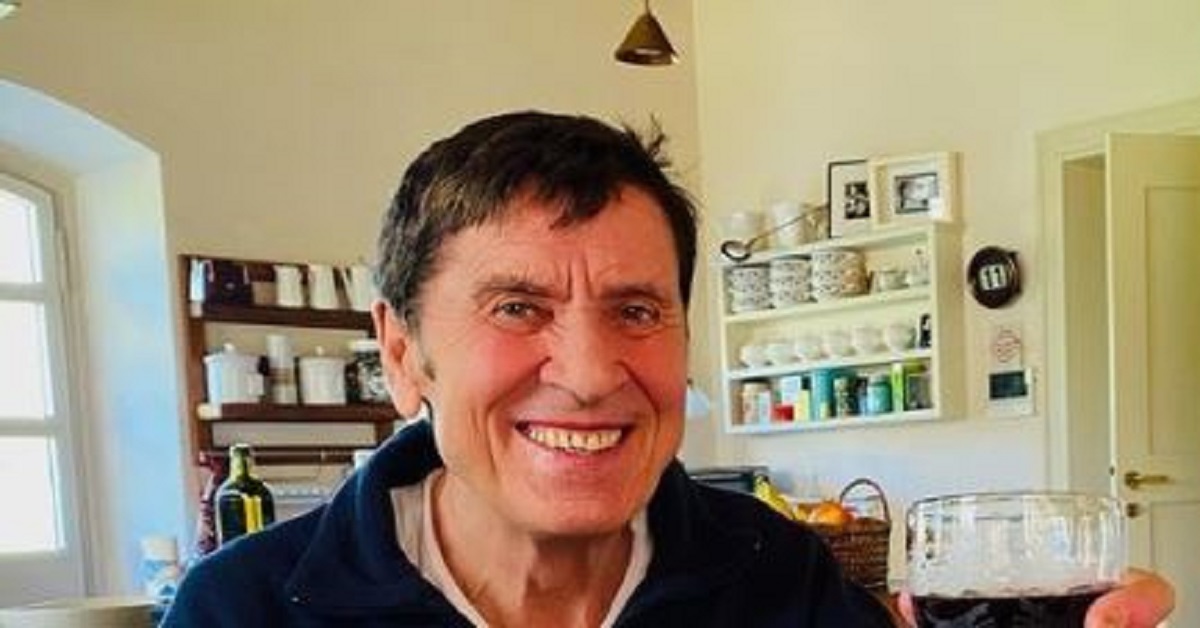 Gianni Morandi, finalmente dimesso dall’Ospedale, pubblica la sua prima foto da casa Gianni Morandi, finalmente dimesso dall’Ospedale, pubblica la sua prima foto da casa