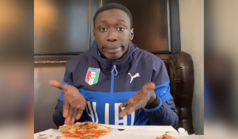 Si chiama Khaby Lame e con i suoi 26 milioni di followers è il Tiktoker italiano più seguito al mondo Si chiama Khaby Lame e con i suoi 26 milioni di followers è il Tiktoker italiano più seguito al mondo
