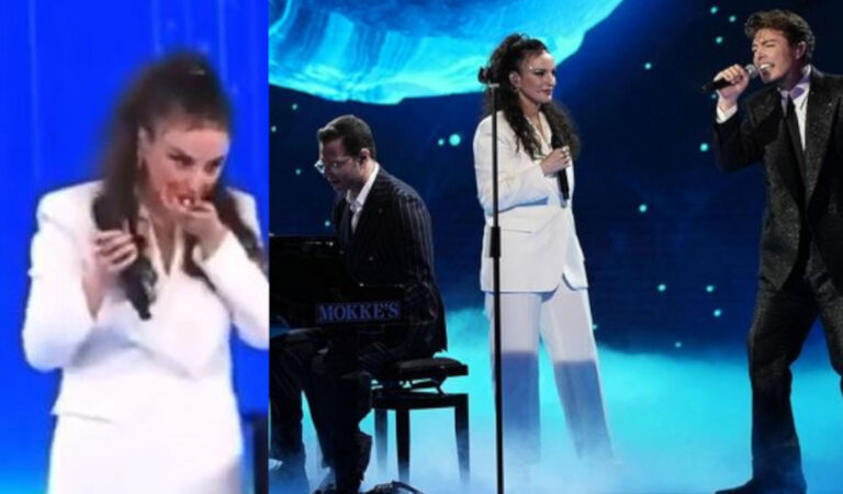 Arisa canta con Stash, ma prima di iniziare “sputa la gomma” in diretta. Il gesto ha colpito il web Arisa canta con Stash, ma prima di iniziare “sputa la gomma” in diretta. Il gesto ha colpito il web