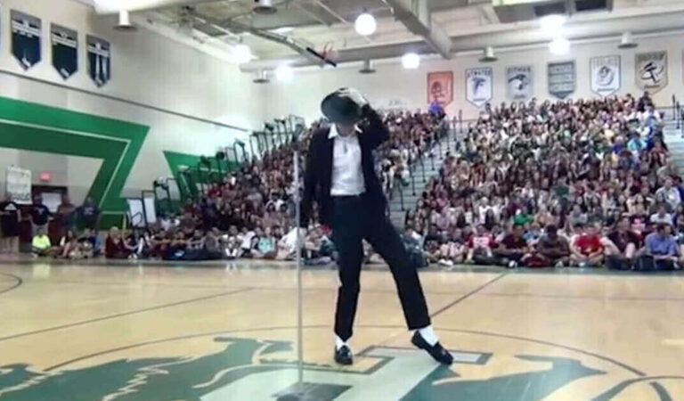La performance di questo ragazzo è stata vista da più di 30 milioni di persone ed è passata alla storia La performance di questo ragazzo è stata vista da più di 30 milioni di persone ed è passata alla storia