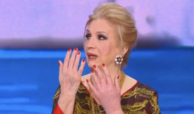 Isola dei famosi: Iva Zanicchi abbandona lo studio per andare al pronto soccorso Isola dei famosi: Iva Zanicchi abbandona lo studio per andare al pronto soccorso