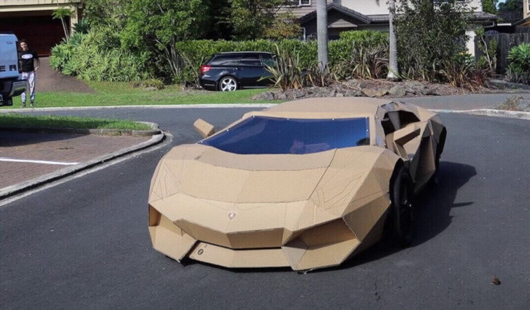 Uno ‘youtuber’ crea una Lamborghini di cartone, la vende per più di 7.000 dollari e dona i soldi ad un ospedale pediatrico (VIDEO) Uno ‘youtuber’ crea una Lamborghini di cartone, la vende per più di 7.000 dollari e dona i soldi ad un ospedale pediatrico (VIDEO)