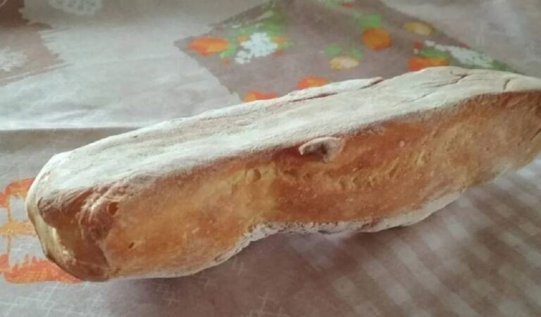 Sapete perchè è visto in modo negativo poggiare il pane capovolto a tavola? Sapete perchè è visto in modo negativo poggiare il pane capovolto a tavola?