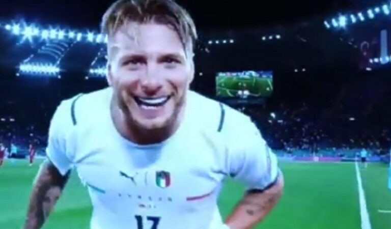 Ciro Immobile: la frase dopo il gol che omaggia Banfi e il post su Instagram della moglie dopo la partita Ciro Immobile: la frase dopo il gol che omaggia Banfi e il post su Instagram della moglie dopo la partita