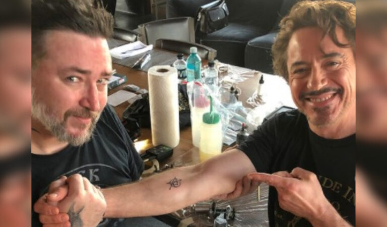 13 celebrità che si sono fatti dei tatuaggi legati al ruolo interpretato in film o in tv 13 celebrità che si sono fatti dei tatuaggi legati al ruolo interpretato in film o in tv