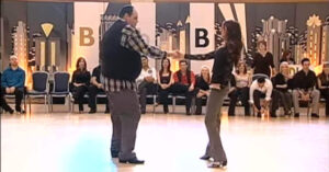 Questa fantastica coppia mostra com’è la moderna danza swing