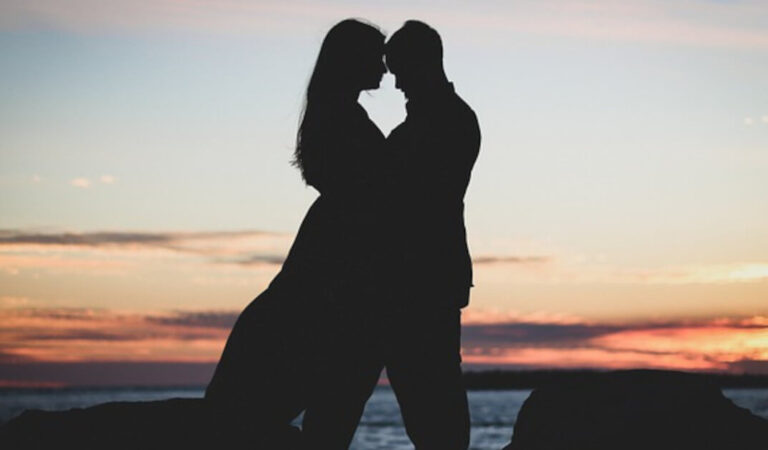 I pro e i contro di innamorarsi di un Sagittario I pro e i contro di innamorarsi di un Sagittario