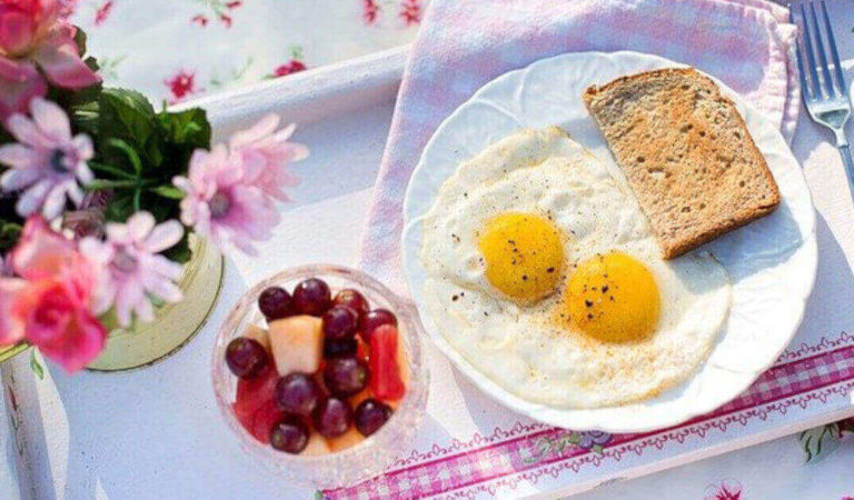 È sicuro mangiare uova con piccole macchie di sangue? È sicuro mangiare uova con piccole macchie di sangue?