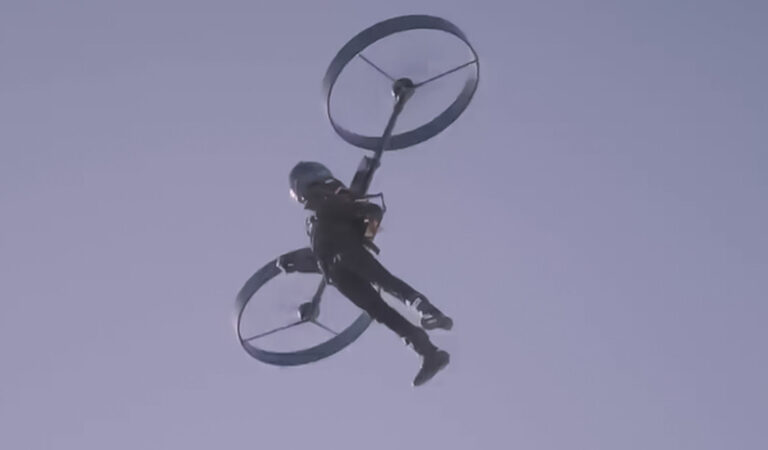 Viene effettuato il primo volo di prova del jetpack CopterPack (VIDEO) Viene effettuato il primo volo di prova del jetpack CopterPack (VIDEO)