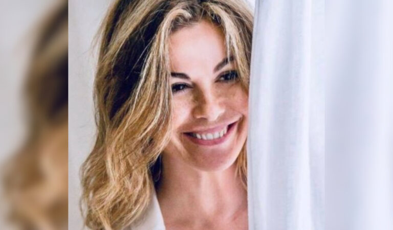 Vanessa Incontrada posta una foto con il figlio e chiede ai followers “Ci assomigliamo?” Sono praticamente identici! Vanessa Incontrada posta una foto con il figlio e chiede ai followers “Ci assomigliamo?” Sono praticamente identici!