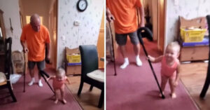 Bambino imita il nonno che cammina con un bastone