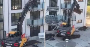 Un imprenditore distrugge nuovi appartamenti con una scavatrice perché “doveva ancora dei soldi”