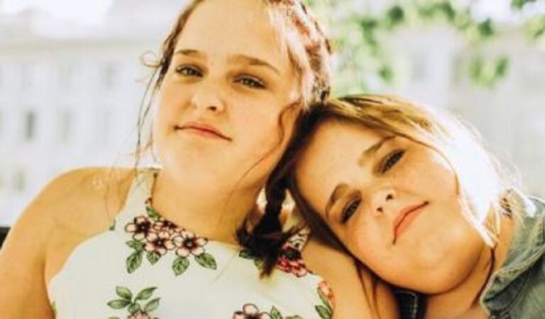 Maliyah e Kendra le gemelle siamesi separate nel 2006, oggi hanno una vita social e si definisco “Twin Youtubers” Maliyah e Kendra le gemelle siamesi separate nel 2006, oggi hanno una vita social e si definisco “Twin Youtubers”