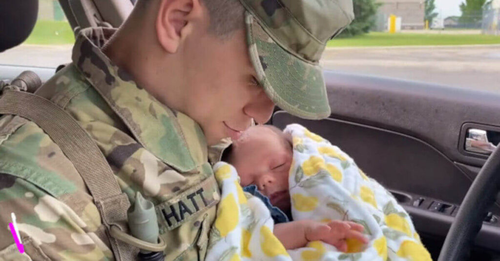Il soldato rincontra la figlia dopo averla lasciata a 10 giorni; la reazione commovente diventa virale
