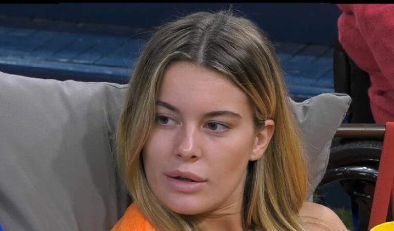 Gf Vip: Spuntano le foto del passato di Sophie Codegoni, il cambiamento è sotto gli occhi di tutti. Gf Vip: Spuntano le foto del passato di Sophie Codegoni, il cambiamento è sotto gli occhi di tutti.