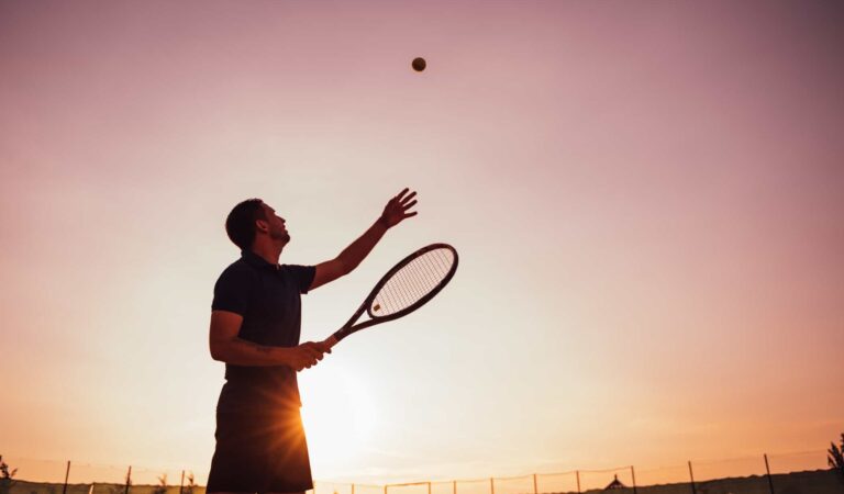 Gli uomini che adorano giocare a tennis, ecco i loro segni zodiacali. Sono 3 Gli uomini che adorano giocare a tennis, ecco i loro segni zodiacali. Sono 3