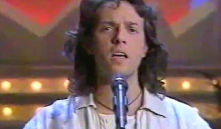 Ricordate il cantante Massimo Di Cataldo? Oggi conduce un programma tv di cucina Ricordate il cantante Massimo Di Cataldo? Oggi conduce un programma tv di cucina