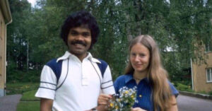 Questo indiano ha pedalato per amore più di 9.000 km fino in Svezia nel 1977 ed eccoli insieme 45 anni dopo