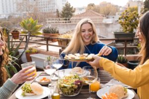 I segni dello zodiaco che amano mangiare fuori