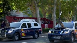 La straordinaria sfilata dei cani della Polizia in Spagna: “Un esempio di disciplina” che ha catturato tutti