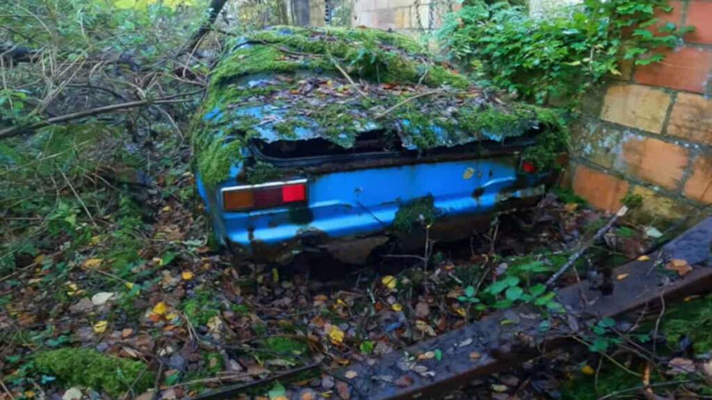 Youtuber trova una Ford Escort rara in un cimitero di auto abbandonate