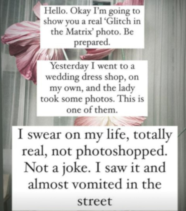 Pubblica una foto in abito da sposa, ma l’iPhone mostra tre “persone” diverse riflesse nello specchio