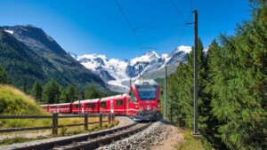 La Svizzera ha i treni panoramici più belli e romantici del mondo