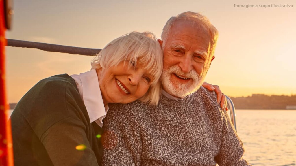 A 93 anni si è innamorato di una donna della sua stessa età, ed iniziano una nuova vita insieme