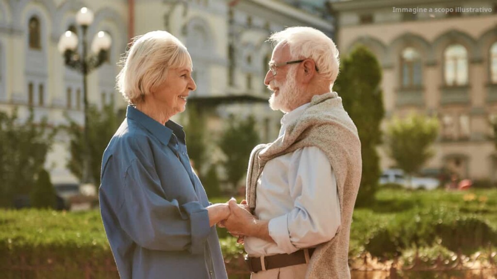 La straordinaria storia di un anziano 93enne che, nonostante i matrimoni di lunga data, ha scelto di iniziare una nuova vita con l'amore della sua stessa età