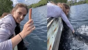 Influencer avvicina un wurstel sull’acqua e la sua mano viene agguantata da un pesce (Video)