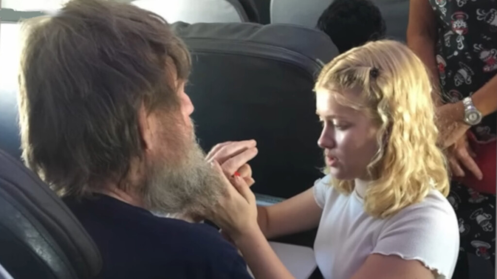 come Clara Daly ha aiutato un passeggero sordocieco durante un volo