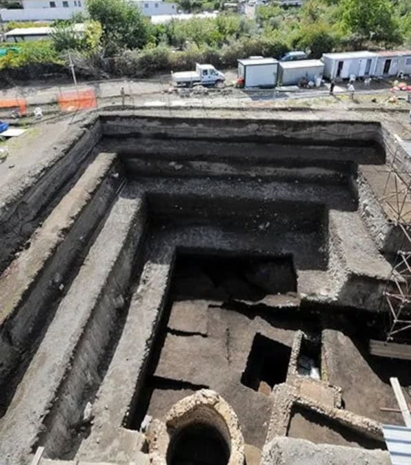 team di giapponesi ritrova una villa romana di 2.000 anni