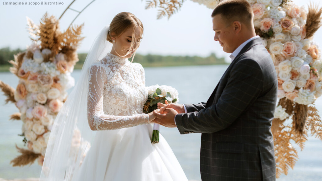 Un matrimonio pet-friendly ha suscitato discussione per l'esclusione dei bambini