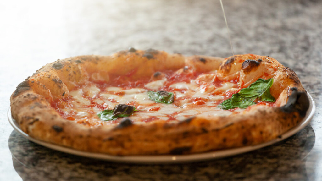 900 euro per mangiare la pizza: ristoratore a processo per truffa